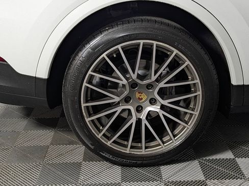 Certified 2023 Porsche Cayenne Platinum Edition AWD/4WD image 13