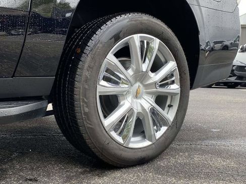 Used 2023 Chevrolet Suburban High Country image 11