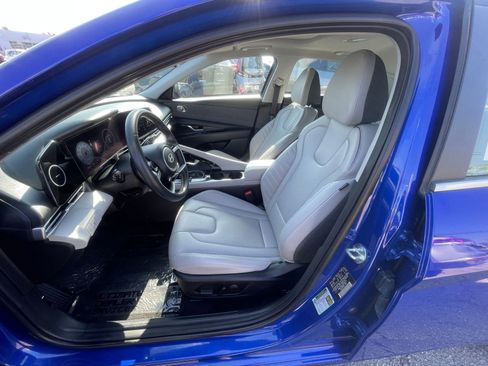 Used 2025 Hyundai Elantra Limited image 29