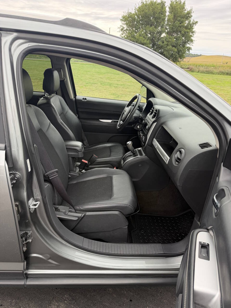 Used 2014 Jeep Compass Latitude AWD/4WD image 18