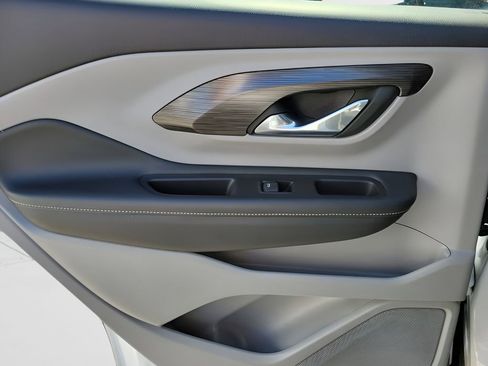 Used 2024 GMC Terrain SLE image 8