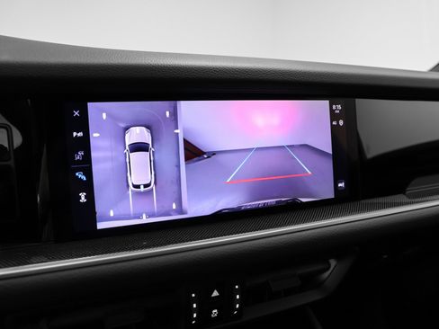 Used 2025 Porsche Cayenne image 36