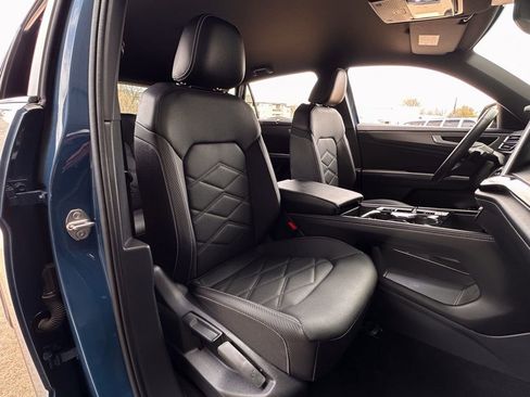 Used 2025 Volkswagen Atlas Cross Sport SE image 24