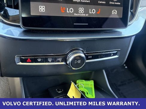 Certified 2025 Volvo XC90 B6 Plus image 24