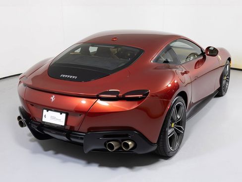 Used 2022 Ferrari Roma image 2