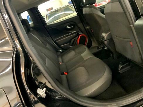 Used 2019 Jeep Renegade Trailhawk image 14