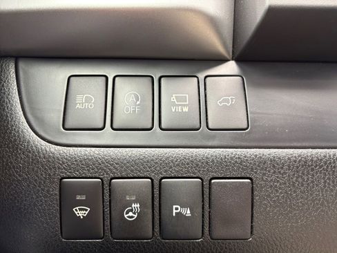 Used 2019 Toyota Highlander Limited Platinum FWD image 3
