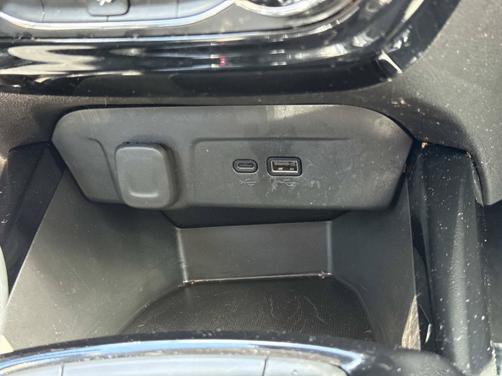 Used 2025 Chevrolet Trax LT FWD image 12