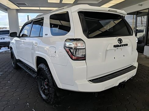 Used 2017 Toyota 4Runner SR5 Premium image 8