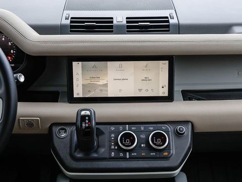 Used 2023 Land Rover Defender 110 S image 11