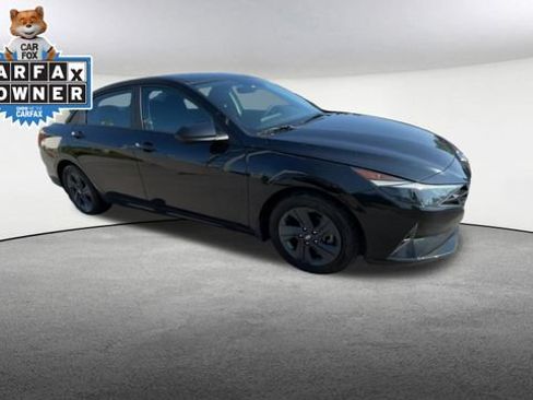 Used 2023 Hyundai Elantra SEL FWD image 2