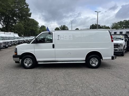 Used 2024 Chevrolet Express 2500 w/ Driver Convenience Package RWD image 5