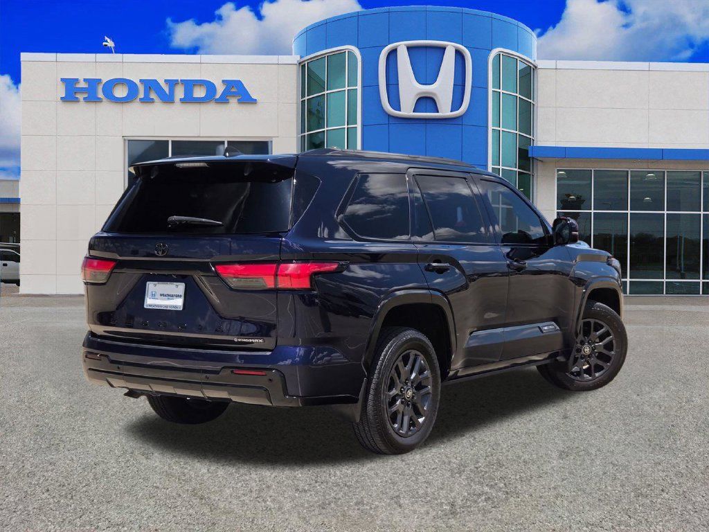 Used 2025 Toyota Sequoia Platinum AWD/4WD image 3