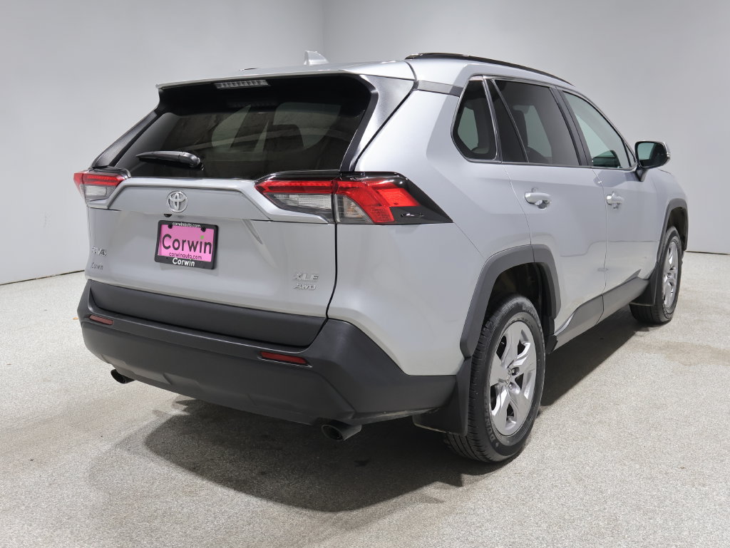 Used 2025 Toyota RAV4 XLE AWD/4WD image 2