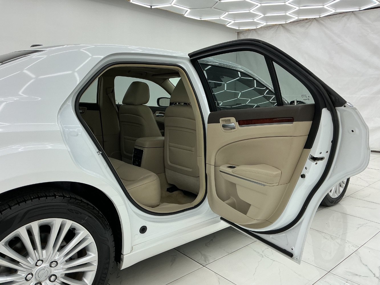 Used 2011 Chrysler 300 C AWD/4WD image 23