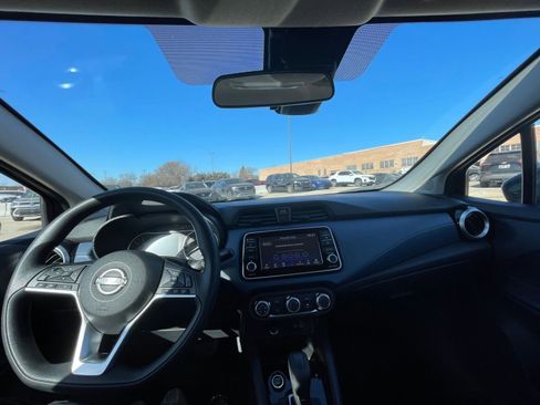 Used 2025 Nissan Versa SV image 32