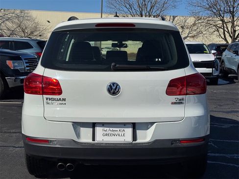 Used 2016 Volkswagen Tiguan S image 4