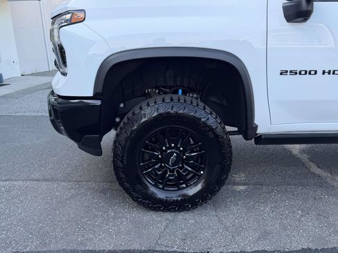 Certified 2025 Chevrolet Silverado 2500 ZR2 w/ Technology Package AWD/4WD image 10