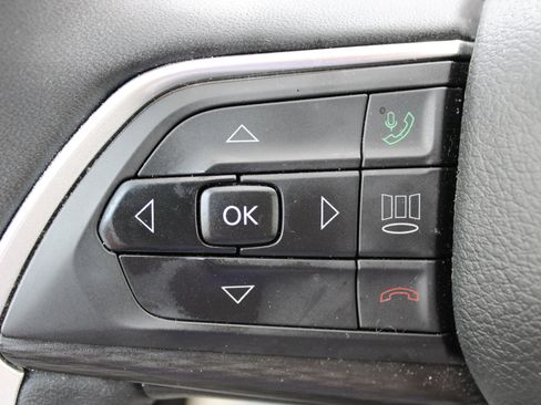 Used 2024 Jeep Grand Cherokee L Laredo image 19