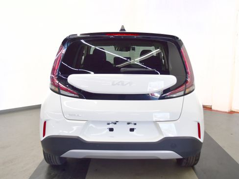 Used 2025 Kia Soul LX w/ LX Technology Package FWD image 6