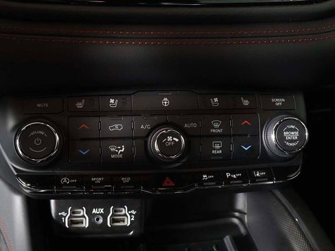 Used 2025 Dodge Durango GT AWD/4WD image 53
