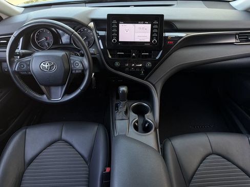 Used 2021 Toyota Camry SE FWD image 11