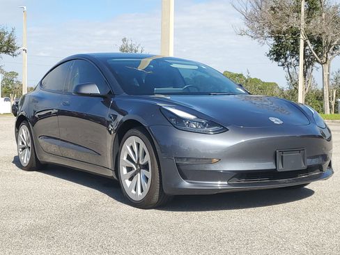 Used 2022 Tesla Model 3 Base image 3