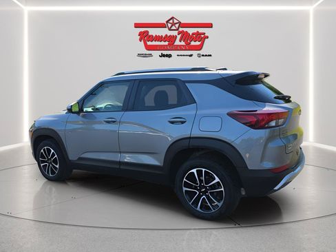 Used 2025 Chevrolet TrailBlazer LT AWD/4WD image 3