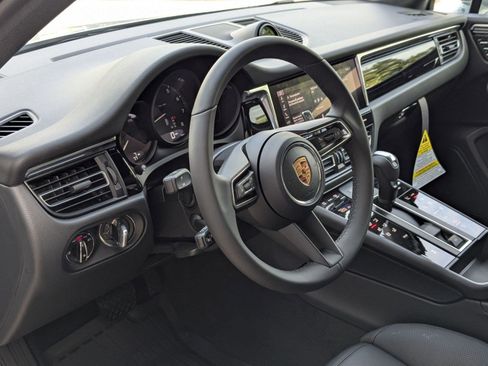 Certified 2026 Porsche Macan AWD/4WD image 4