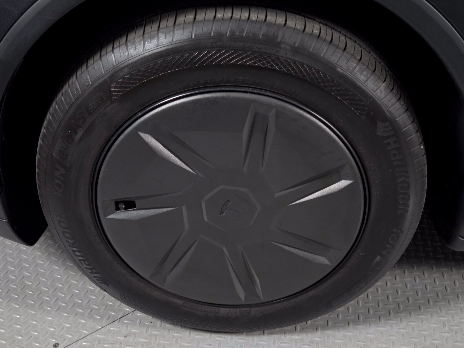 Used 2026 Tesla Model Y 2WD image 9
