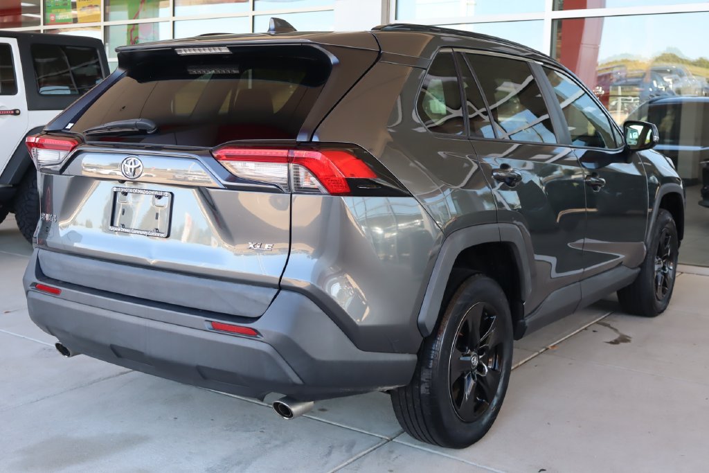 Used 2020 Toyota RAV4 XLE FWD image 10