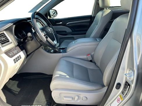 Certified 2019 Toyota Highlander Limited Platinum AWD/4WD image 10