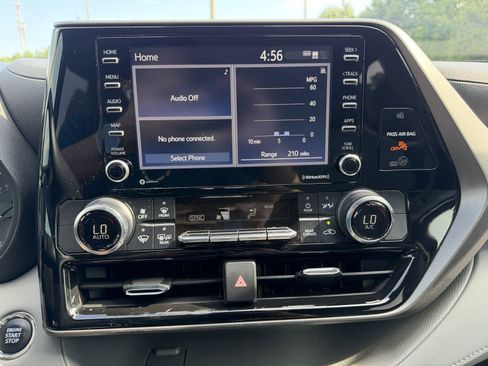 Used 2022 Toyota Highlander L FWD image 26