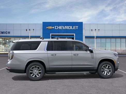 New 2026 Chevrolet Suburban Premier image 5