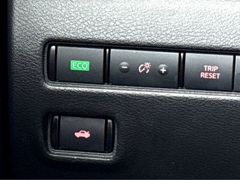 Used 2024 Nissan Sentra SV FWD image 8
