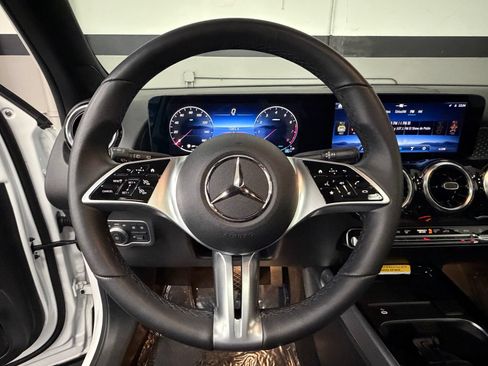 Used 2026 Mercedes-Benz GLB 250 image 28