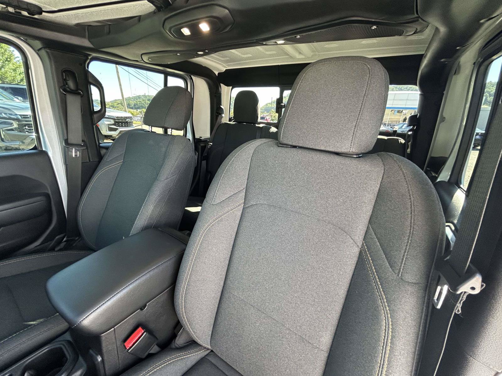 Used 2024 Jeep Gladiator Sport AWD/4WD image 19