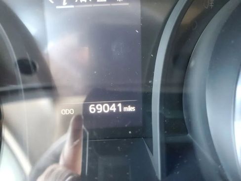 Used 2020 Toyota Camry LE FWD image 12