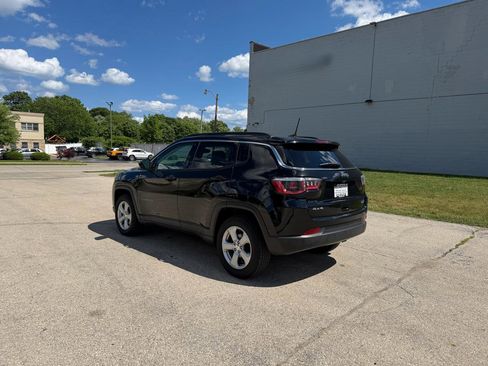 Used 2018 Jeep Compass Latitude w/ Popular Equipment Group AWD/4WD image 5