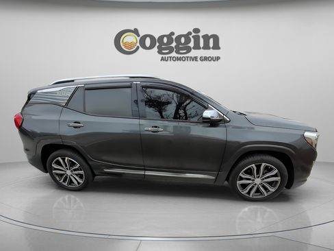 Used 2019 GMC Terrain Denali w/ Advanced Safety Package image 15