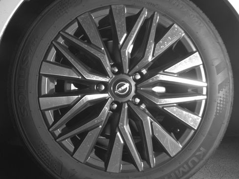Used 2025 Nissan Altima 2.5 SV FWD image 12