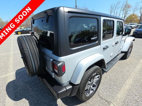 Used 2024 Jeep Wrangler Unlimited w/ Convenience Group AWD/4WD image 4