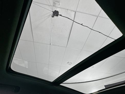 Used 2023 Volvo XC40 Recharge Plus image 25