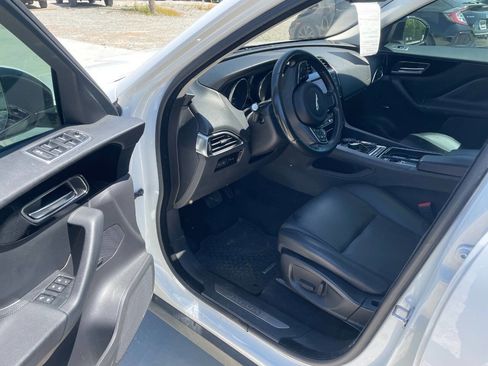 Used 2018 Jaguar F-PACE Premium image 17