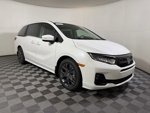 New 2026 Honda Odyssey Touring image 5