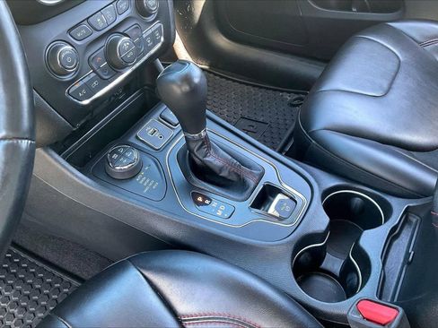 Used 2019 Jeep Cherokee Trailhawk w/ Comfort/Convenience Group image 31