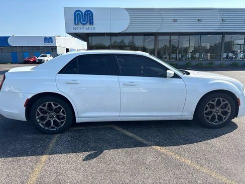 Used 2018 Chrysler 300 S w/ 300S Premium Group AWD/4WD image 6