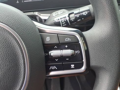 Used 2025 Kia Sorento LX FWD image 14