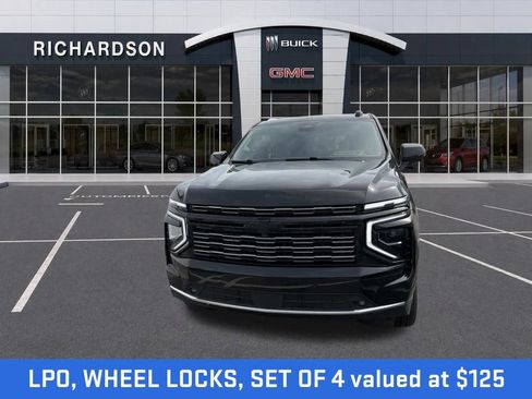 Used 2025 Chevrolet Suburban High Country AWD/4WD image 3