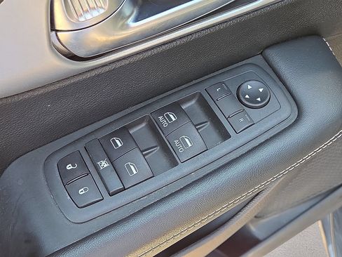 Used 2020 Chrysler Pacifica Touring w/ S Appearance Package FWD image 21